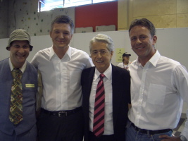 Kurz vor der Live Sendung wünschte Frank Elstner seinen Witzbolden "Toi,toi,toi" Kurz vor der Live Sendung wünschte Frank Elstner seinen Witzbolden "Toi,toi,toi"