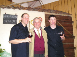 Oti und Oti mit Hermann Voit 2006 beim Kabarett in Binsfeld. Oti und Oti mit Hermann Voit 2006 beim Kabarett in Binsfeld.